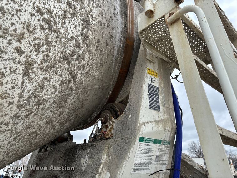 image for item FB3315 2007 Peterbilt 357 ready mix truck