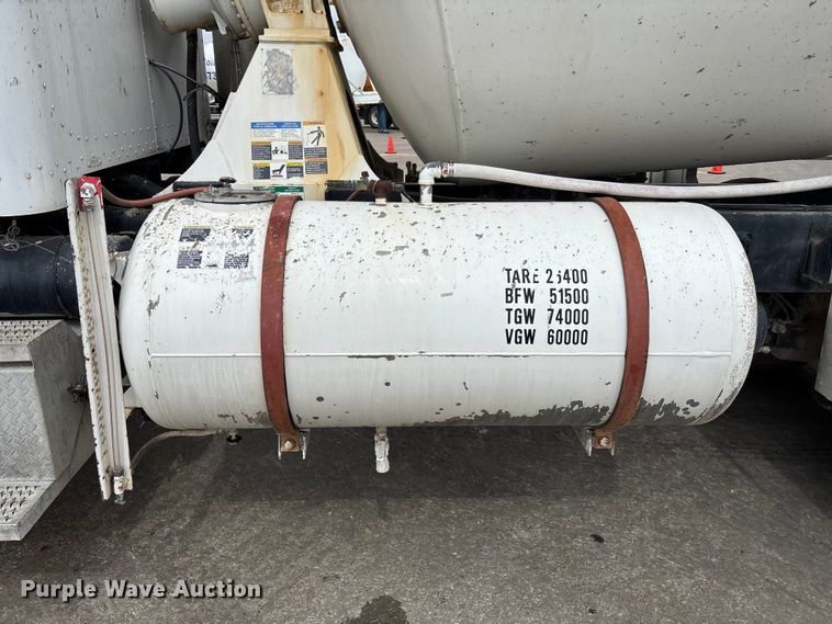 image for item FB3315 2007 Peterbilt 357 ready mix truck