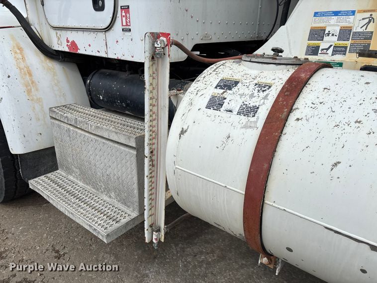 image for item FB3315 2007 Peterbilt 357 ready mix truck