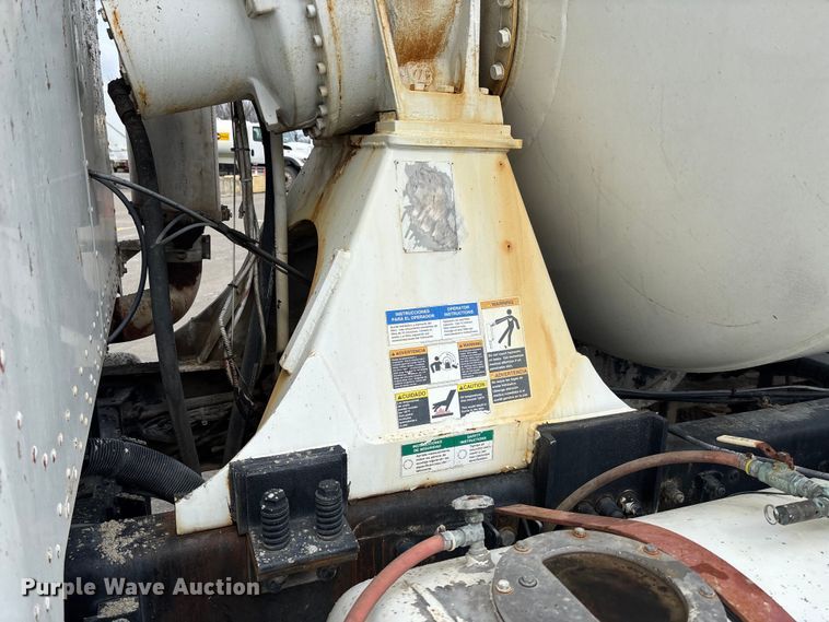 image for item FB3315 2007 Peterbilt 357 ready mix truck