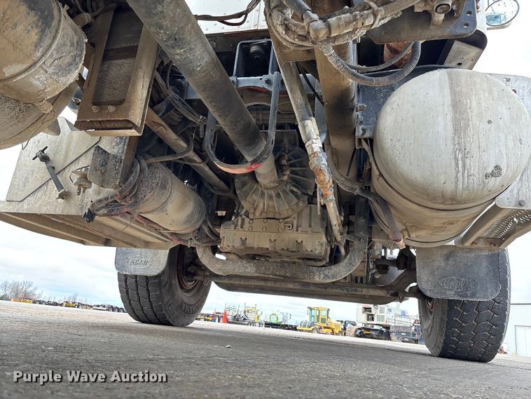 image for item FB3315 2007 Peterbilt 357 ready mix truck