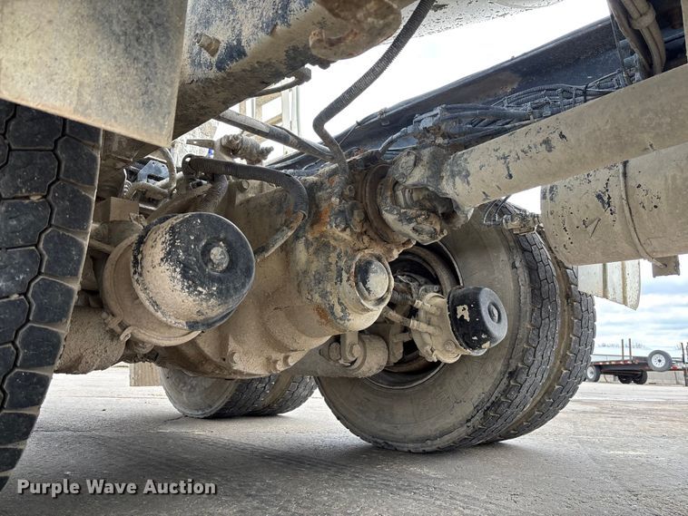 image for item FB3315 2007 Peterbilt 357 ready mix truck