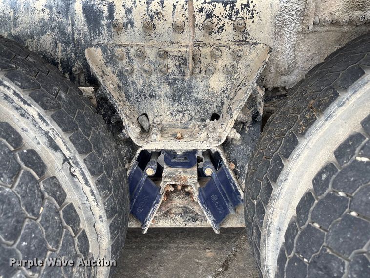 image for item FB3315 2007 Peterbilt 357 ready mix truck