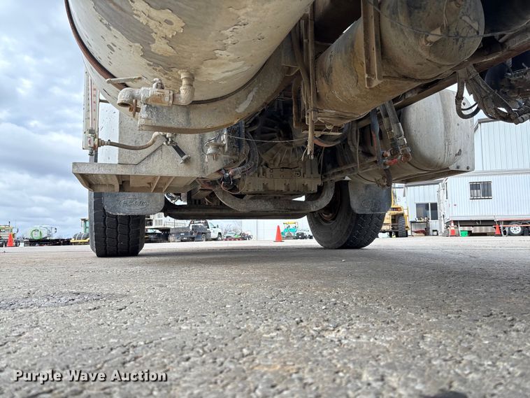 image for item FB3315 2007 Peterbilt 357 ready mix truck