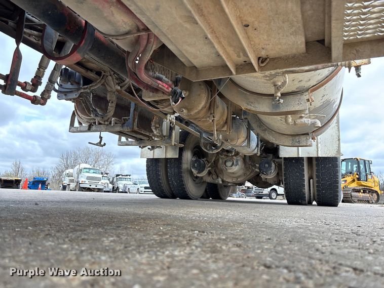 image for item FB3315 2007 Peterbilt 357 ready mix truck