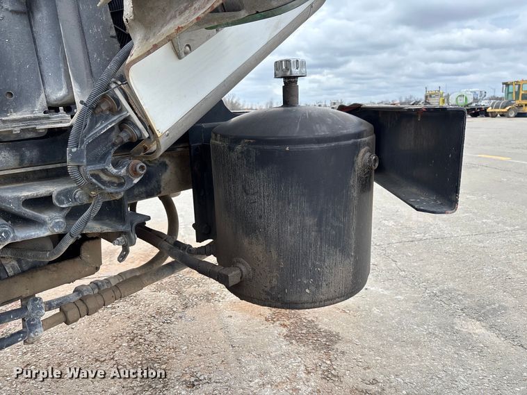 image for item FB3315 2007 Peterbilt 357 ready mix truck