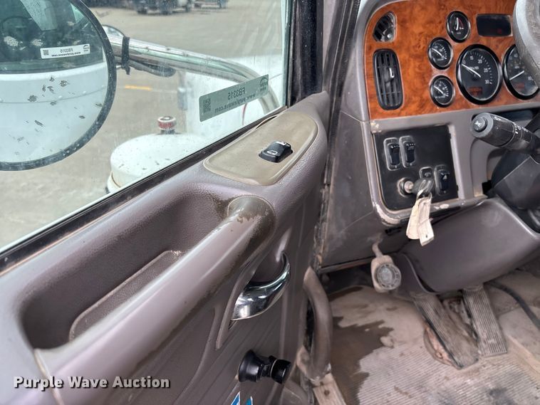 image for item FB3315 2007 Peterbilt 357 ready mix truck