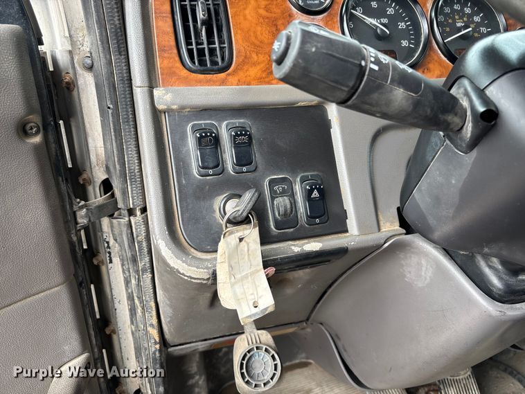 image for item FB3315 2007 Peterbilt 357 ready mix truck