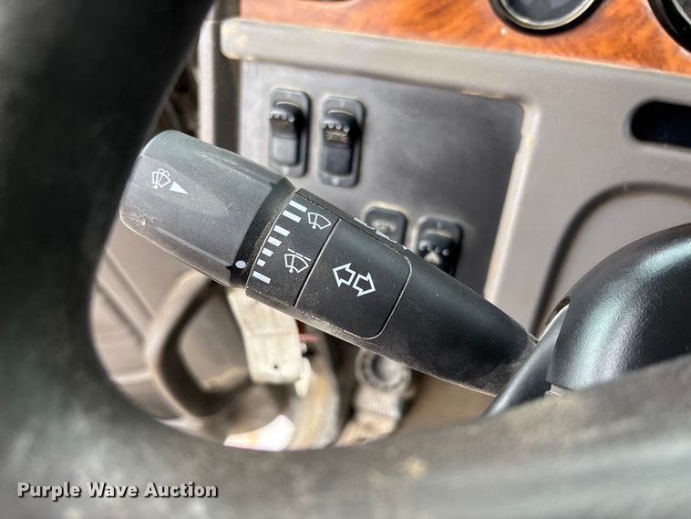 image for item FB3315 2007 Peterbilt 357 ready mix truck