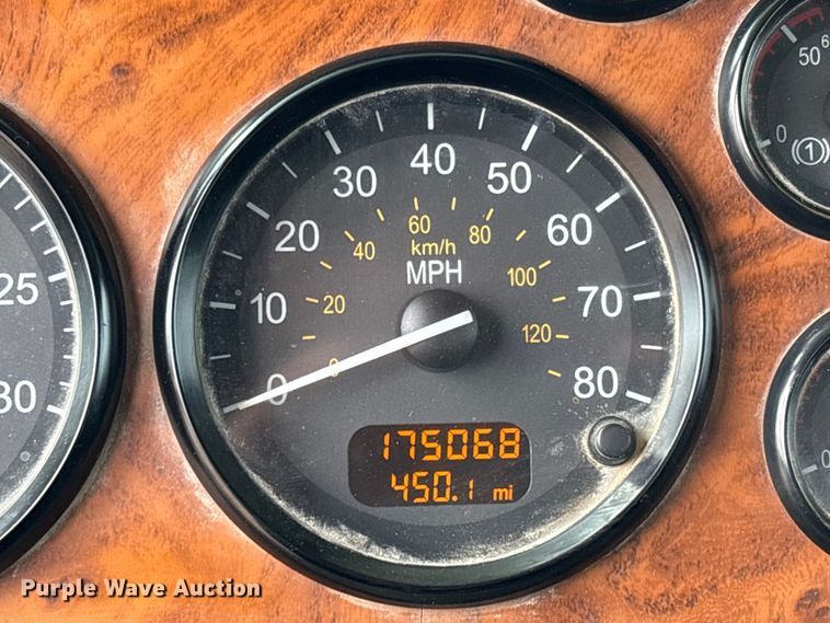 image for item FB3315 2007 Peterbilt 357 ready mix truck