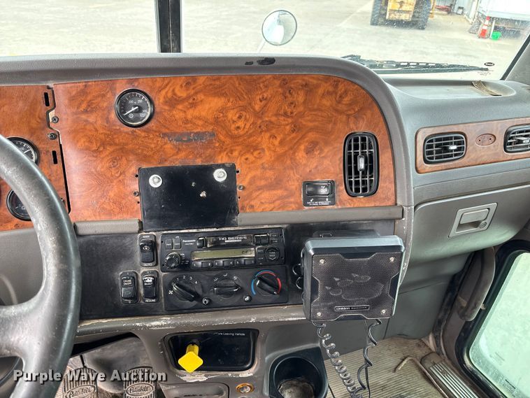 image for item FB3315 2007 Peterbilt 357 ready mix truck