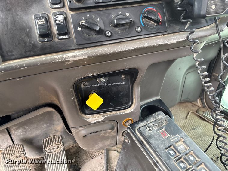 image for item FB3315 2007 Peterbilt 357 ready mix truck