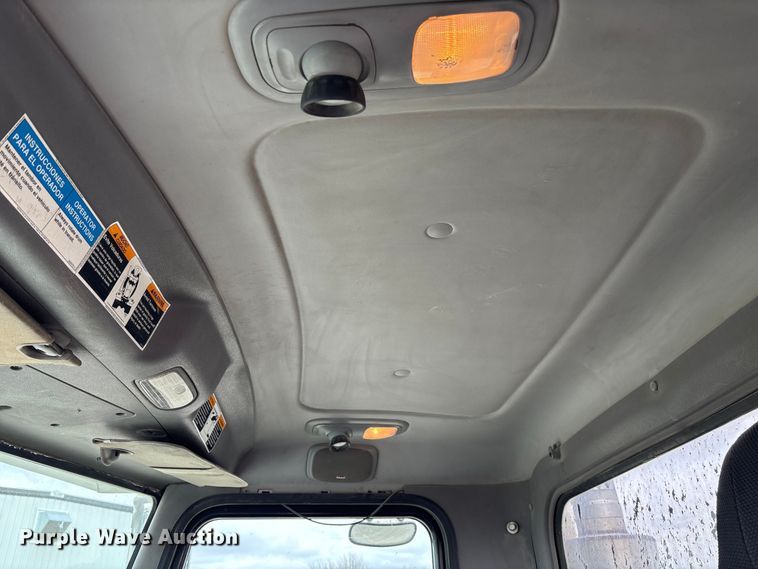 image for item FB3315 2007 Peterbilt 357 ready mix truck