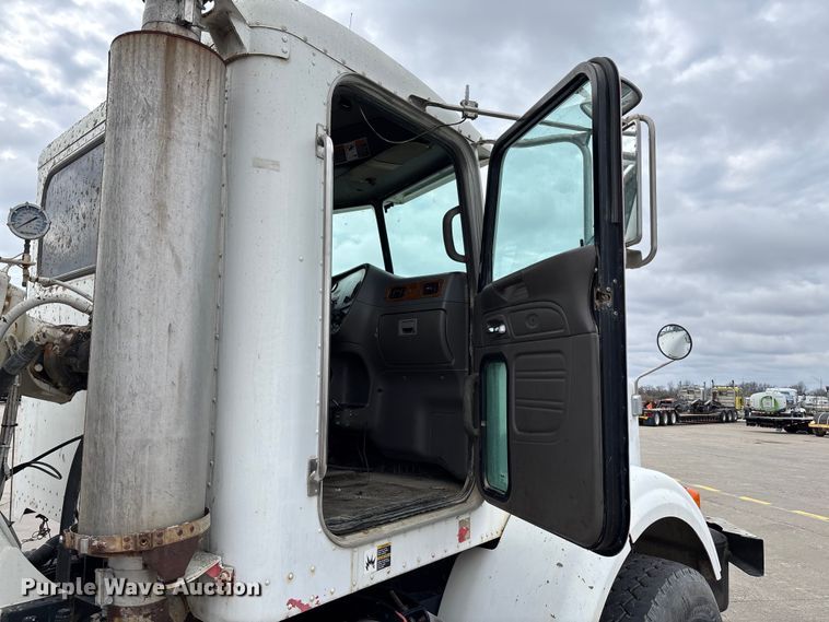 image for item FB3315 2007 Peterbilt 357 ready mix truck