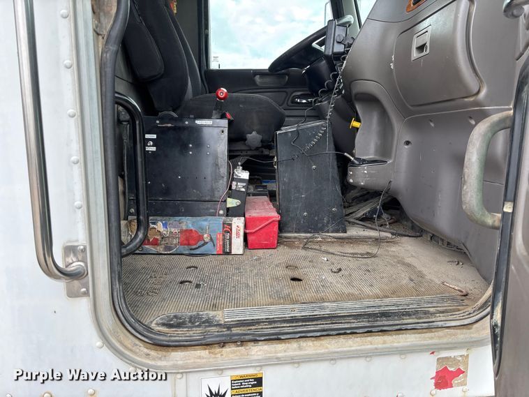 image for item FB3315 2007 Peterbilt 357 ready mix truck