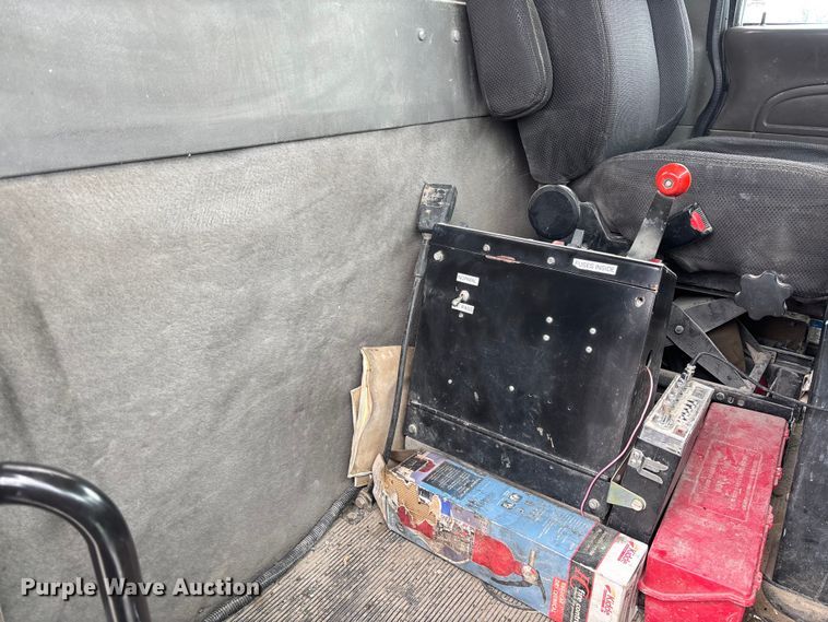 image for item FB3315 2007 Peterbilt 357 ready mix truck