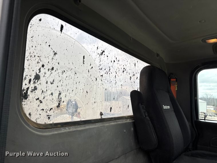 image for item FB3315 2007 Peterbilt 357 ready mix truck