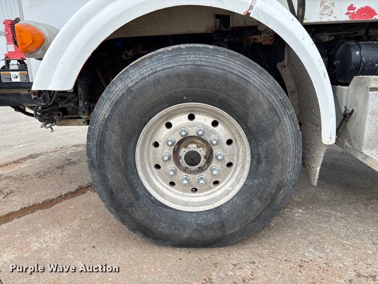image for item FB3315 2007 Peterbilt 357 ready mix truck