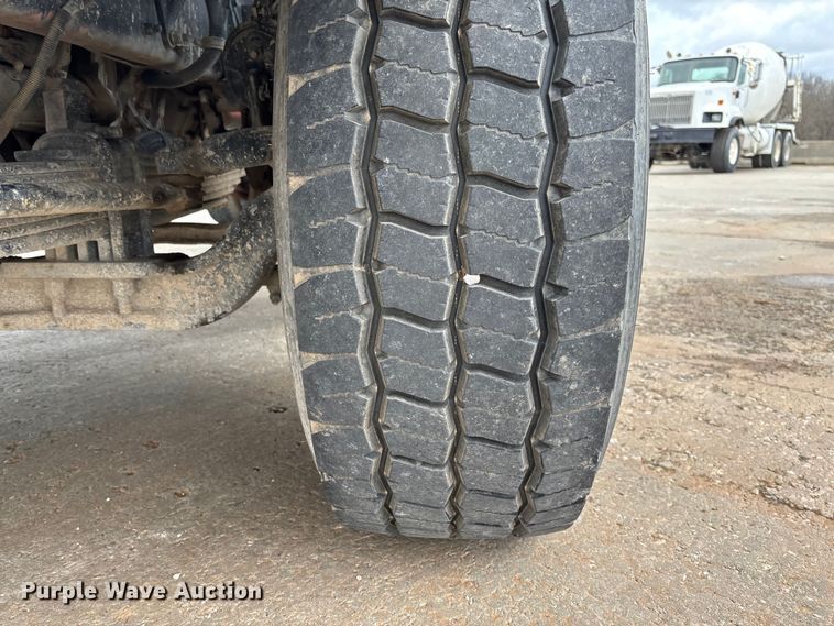 image for item FB3315 2007 Peterbilt 357 ready mix truck