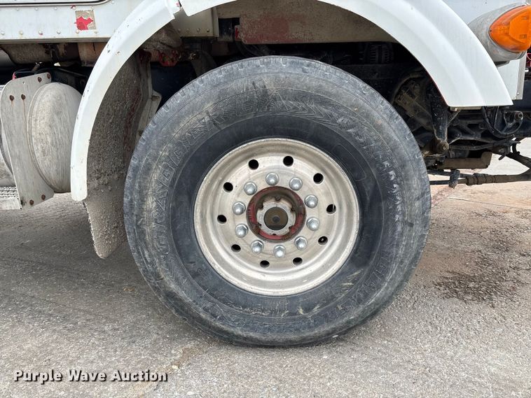 image for item FB3315 2007 Peterbilt 357 ready mix truck