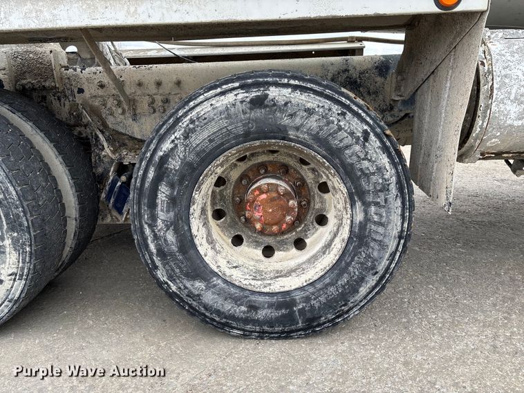 image for item FB3315 2007 Peterbilt 357 ready mix truck