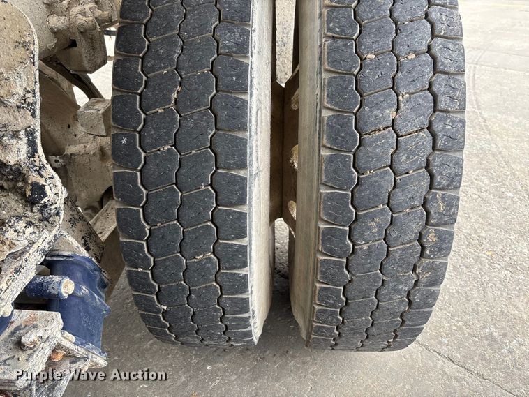 image for item FB3315 2007 Peterbilt 357 ready mix truck