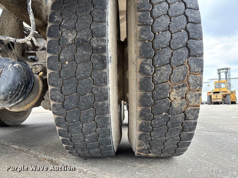 image for item FB3315 2007 Peterbilt 357 ready mix truck