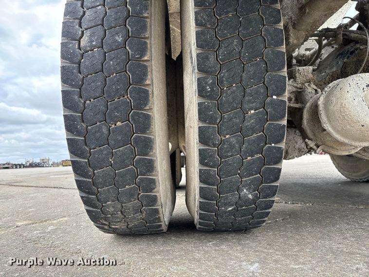 image for item FB3315 2007 Peterbilt 357 ready mix truck