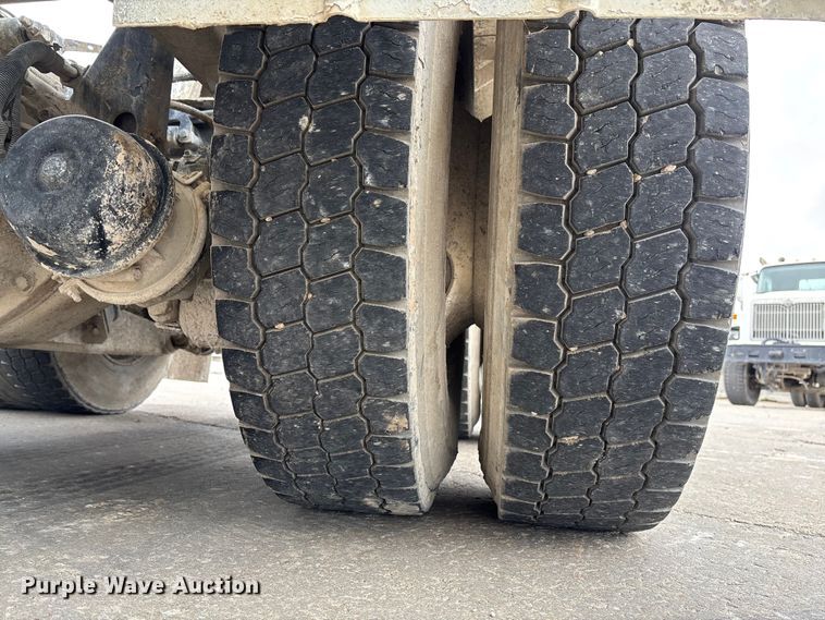 image for item FB3315 2007 Peterbilt 357 ready mix truck