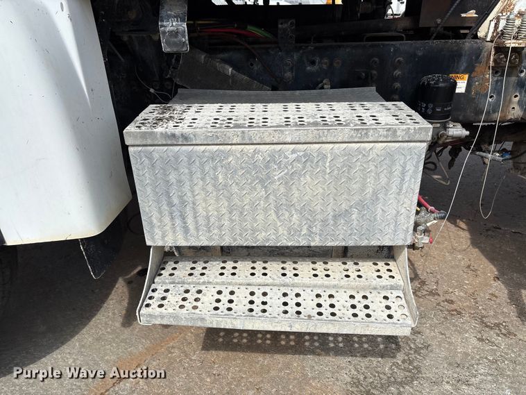 image for item FB3316 2007 Sterling L9500 ready mix truck