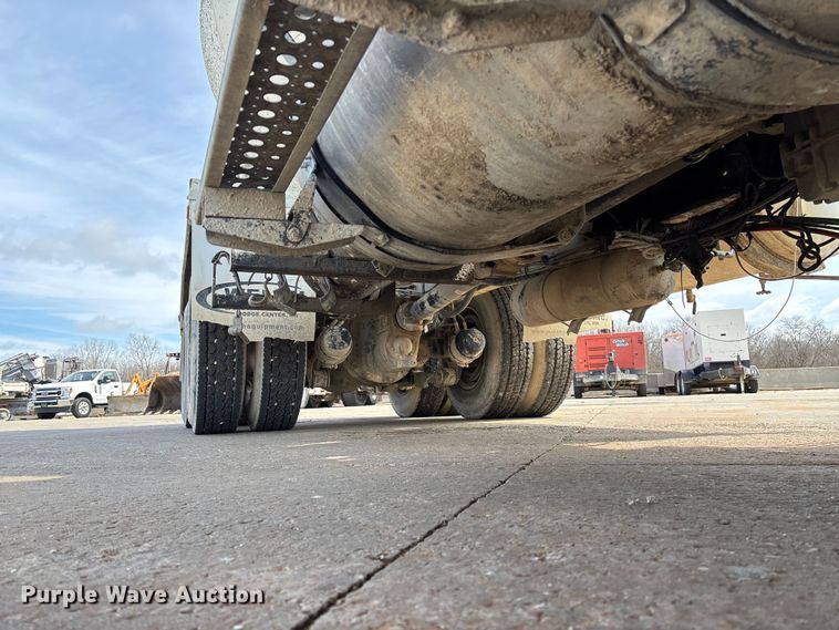 image for item FB3316 2007 Sterling L9500 ready mix truck