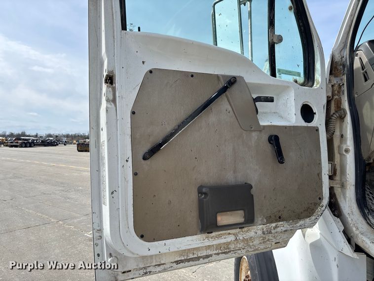 image for item FB3316 2007 Sterling L9500 ready mix truck