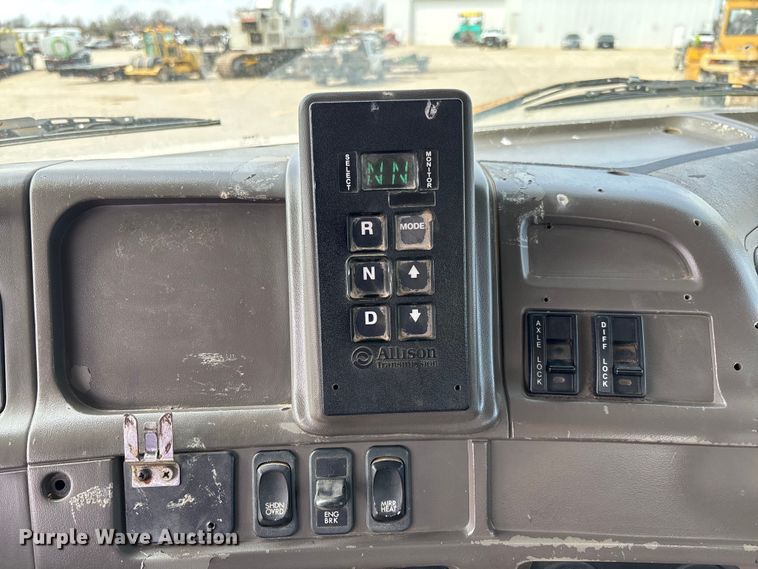 image for item FB3316 2007 Sterling L9500 ready mix truck