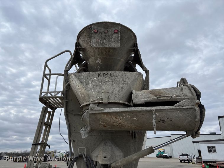 image for item FB3317 2002 Sterling L8500 ready mix truck