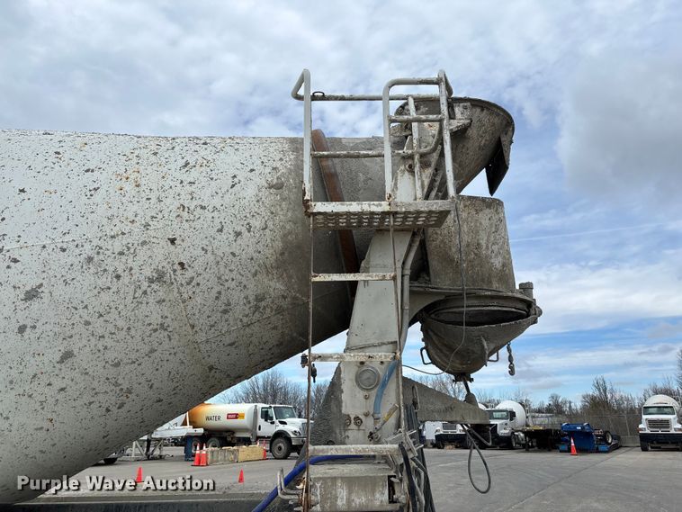 image for item FB3317 2002 Sterling L8500 ready mix truck
