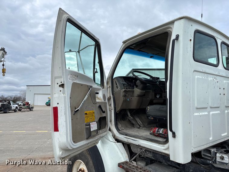 image for item FB3317 2002 Sterling L8500 ready mix truck