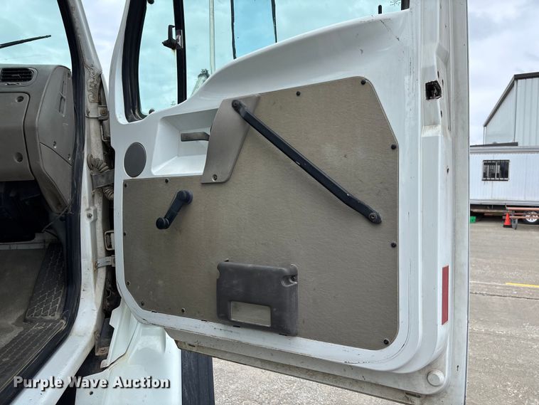 image for item FB3317 2002 Sterling L8500 ready mix truck