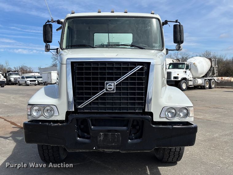 image for item FB3318 2014 Volvo VHD ready mix truck