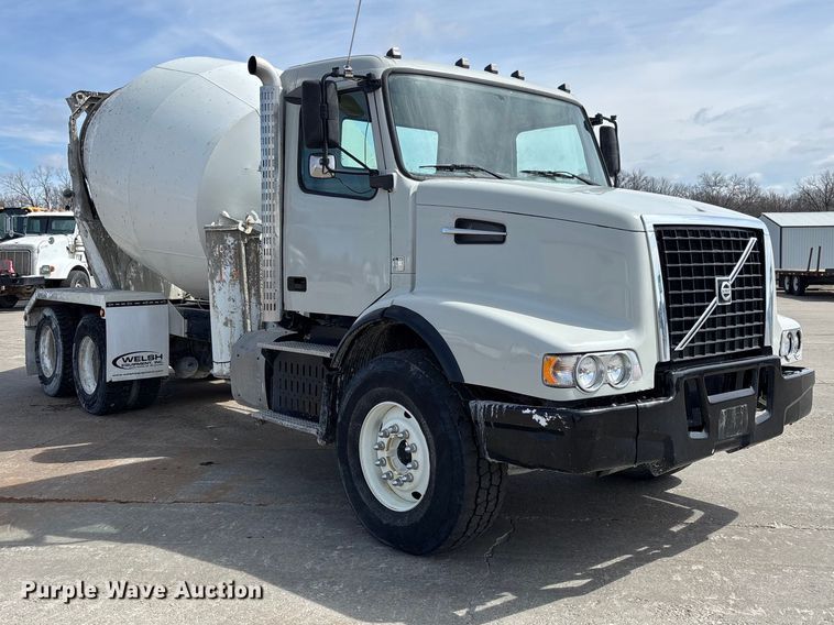 image for item FB3318 2014 Volvo VHD ready mix truck