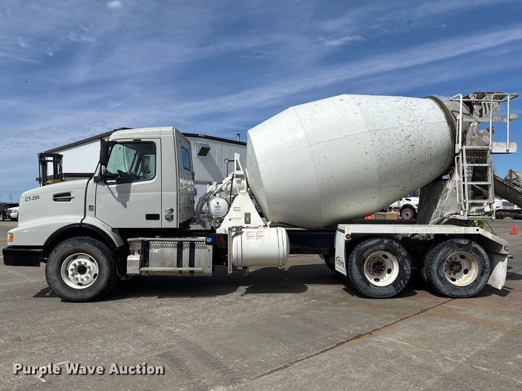 image for item FB3318 2014 Volvo VHD ready mix truck