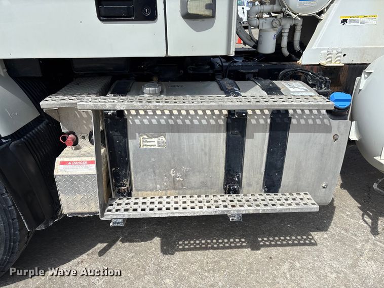 image for item FB3318 2014 Volvo VHD ready mix truck