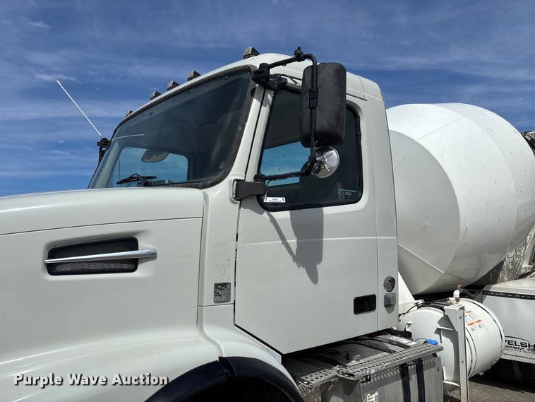image for item FB3318 2014 Volvo VHD ready mix truck