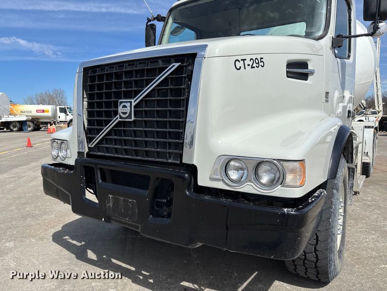 image for item FB3318 2014 Volvo VHD ready mix truck