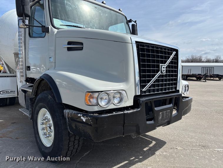 image for item FB3318 2014 Volvo VHD ready mix truck