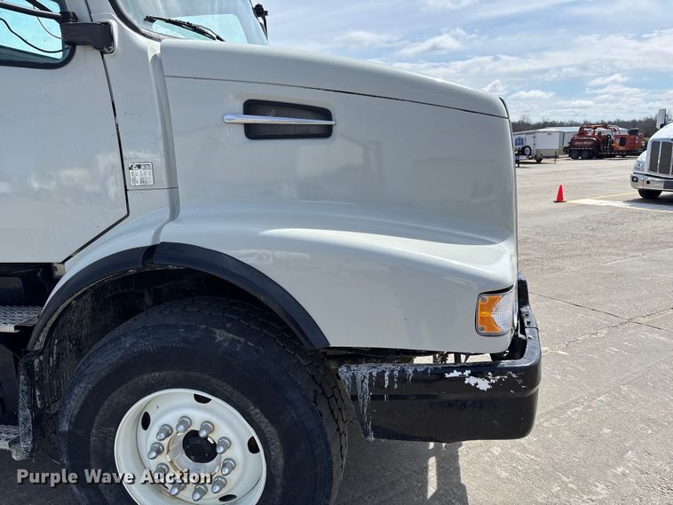 image for item FB3318 2014 Volvo VHD ready mix truck