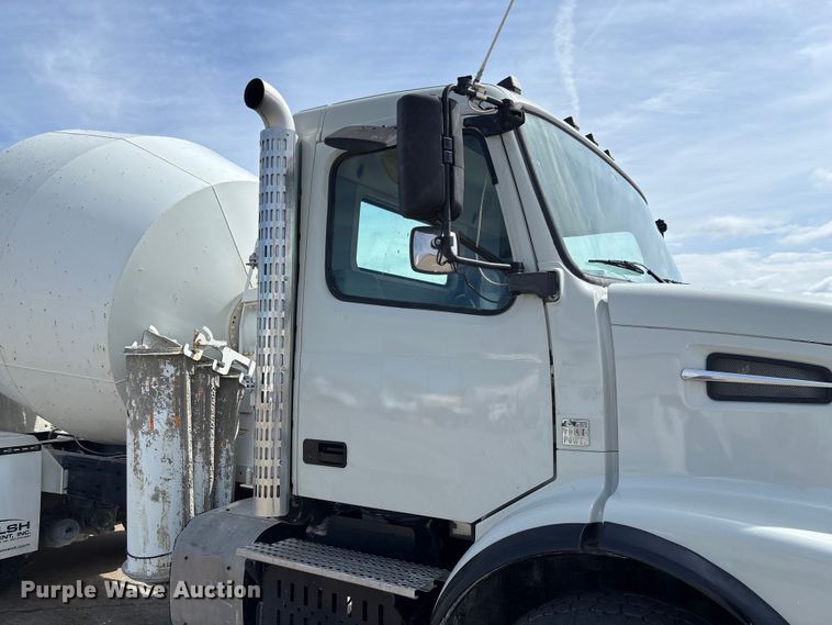 image for item FB3318 2014 Volvo VHD ready mix truck