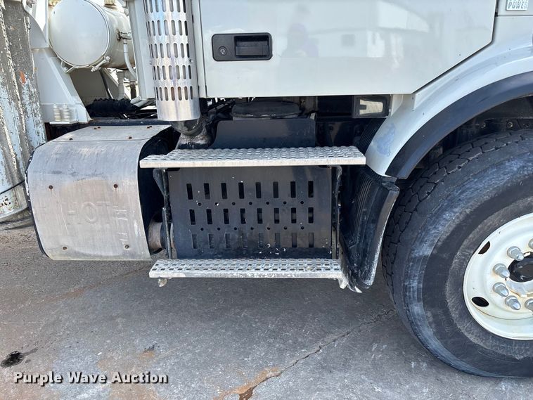 image for item FB3318 2014 Volvo VHD ready mix truck