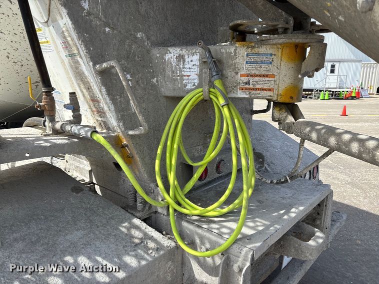image for item FB3318 2014 Volvo VHD ready mix truck