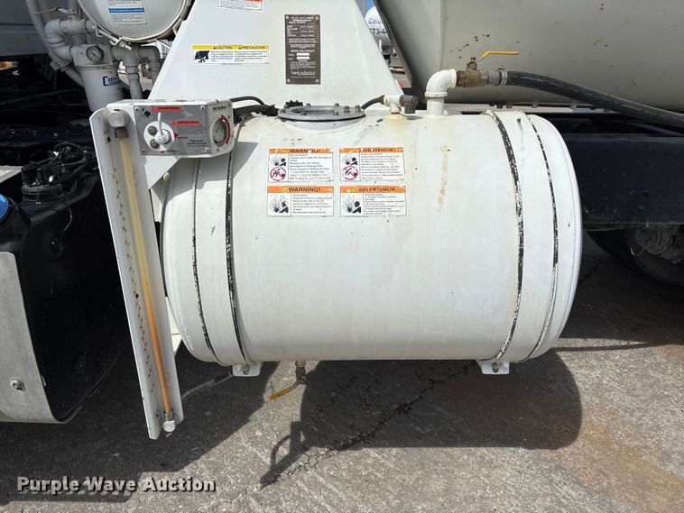 image for item FB3318 2014 Volvo VHD ready mix truck