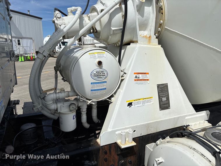 image for item FB3318 2014 Volvo VHD ready mix truck